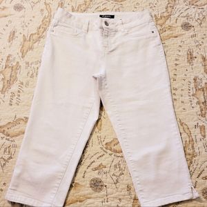 D. Jeans white denim capri